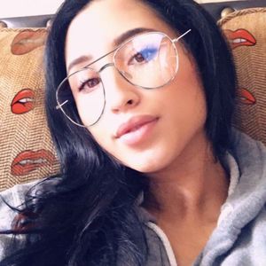 Meet your Posher, Devin